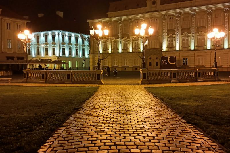 Fotografii făcute seara cu Oppo Reno4 Lite (Mostre foto low light): IMG20201123220328.jpg