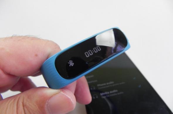 Huawei Talkband B1 review: brățara de fitness tracking cu headset integrat și câteva imperfecțiuni (Video): huawei_talkband_b1_review_08jpg.jpg