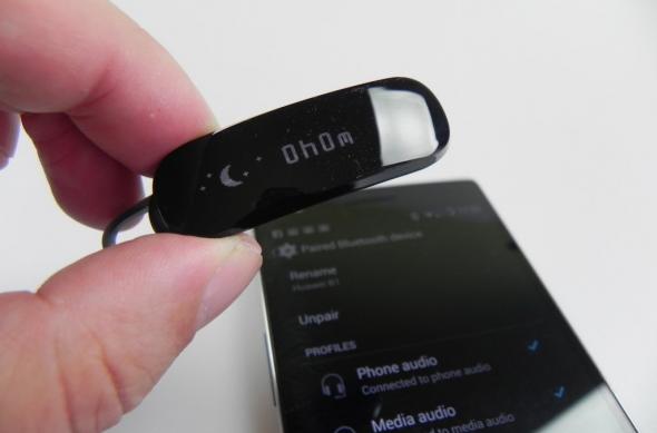 Huawei Talkband B1 review: brățara de fitness tracking cu headset integrat și câteva imperfecțiuni (Video): huawei_talkband_b1_review_15jpg.jpg