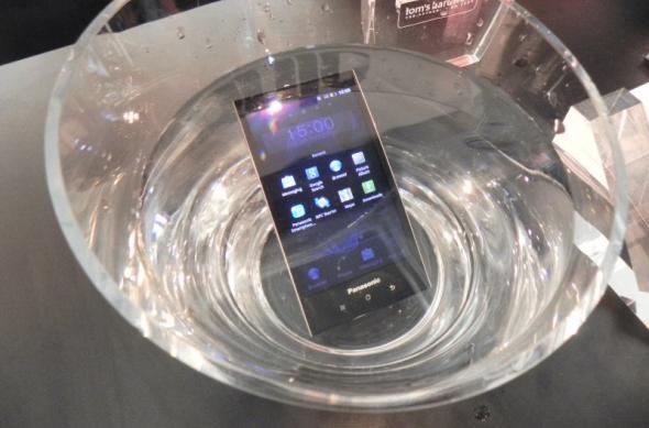 MWC 2012 și premiile revin: Standul Panasonic din Barcelona - telefoane rezistente la apă, tehnologie eco și noi cadouri pentru voi (Video): dscn0515jpg.jpg