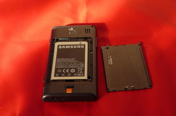 Samsung Omnia 7 este chiar acum pe masa noastră de teste! Primele impresii..: p1180376jpg.jpg