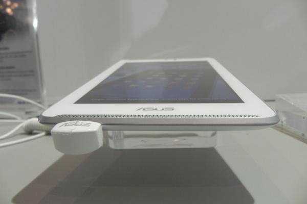 ASUS FonePad 7 LTE hands on preview: același FonePad accesibil, acum cu versiuni LTE și dual SIM (Retro MWC 2014 - Video)