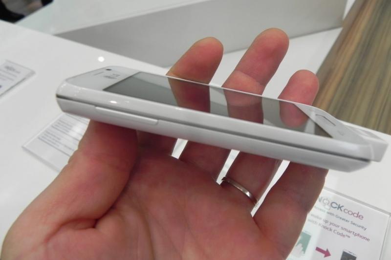 LG L40 Dual hands-on preview: un nou terminal din gama L accesibil (Retro MWC 2014 - Video): dscn4627jpg.jpg