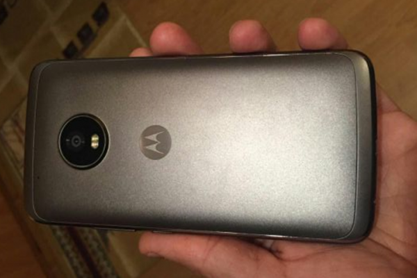 Un prototip Motorola Moto G5 Plus este pus la vânzare pe OLX.ro; vedem fotografii hands-on și aflăm detalii tehnice