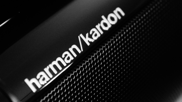 <b>Probleme în tranzacţia Samsung - Harman; Acţionarii Harman pornesc un proces pentru a opri achiziţia</b>Cu toate că achiziția lui Harman Kardon părea aproape finalizată, se pare că unii acționari ai companiei axate pe acustică se opun acestei tranzacții. Aceștia au trecut chiar la pasul următor și au intentat un proces prin care se declară complet împotriva