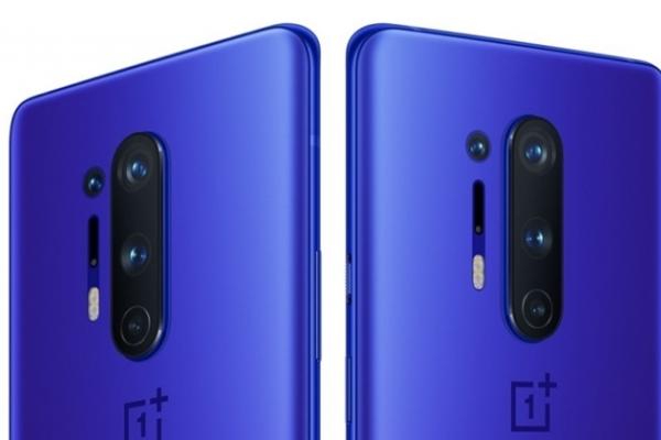 OnePlus 8 Pro se lasă admirat în varianta de culoare "Ultramarine Blue"