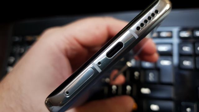 <b>Huawei P40 Pro: Autonomia bateriei peste P30 Pro, încărcare foarte rapidă</b>Huawei P30 Pro a avut o baterie reper în 2019, pentru o autonomie excelentă şi s-a şi încărcat rapid. Mate 30 Pro a spulberat mitul telefoanelor Mate care nu ţin prea mult şi a oferit o autonomie mulţumitoare.