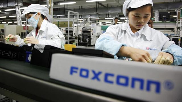 <b>Foxconn a fost cel mai mare fabricant de smartphone-uri în trimestrul 4 din 2017; Succesul este pus pe seama comenzilor de iPhone 8 și iPhone X</b>Potrivit unui nou raport emis de către IDC Taiwan, în trimestru 4 al anului trecut cel mai mare fabricant de smartphone-uri a fost chiar Foxconn, asta datorită comenzilor primite din partea Apple pentru realizarea lui iPhone 8 și a modelului