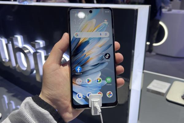 ZTE Nubia Music - Fotografii hands-on (MWC 2024)