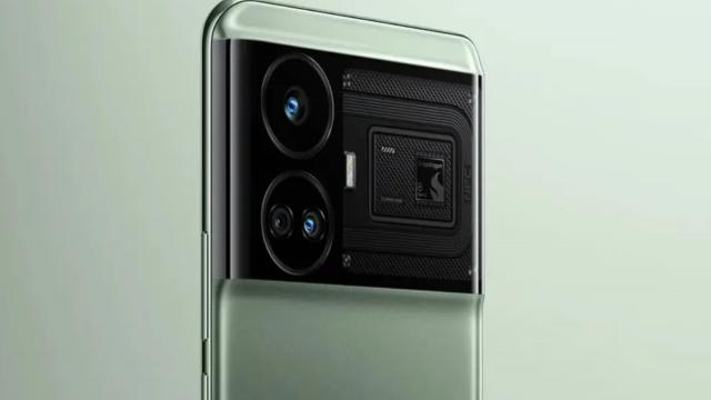 <b>realme GT Neo 6 va aduce un atipic procesor Snapdragon 8s Gen 3</b>Chiar dacă realme a lipsit de la MWC 2024, asta nu înseamnă că nu pregăteşte la rândul său un flagship pentru lansare în perioada următoare. Numele său este realme GT Neo 6, iar produsul tocmai a primit o scăpare semnată Digital Chat Station