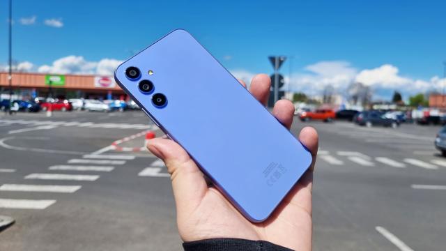 <b>Turul Magazinelor #1393: Cel mai ieftin Samsung Galaxy A34, ofertă la trotinetă electrică şi OnePlus 12R</b>Turul Magazinelor de azi ne întoarce spre produse clasice, telefoane midrange, telefoane flagship, căşti VR, brăţări de fitness. Suntem la episodul #1393 şi se lasă cu oferte bune în special pentru Samsung Galaxy A34, dar şi pentru un televizor smart NEI