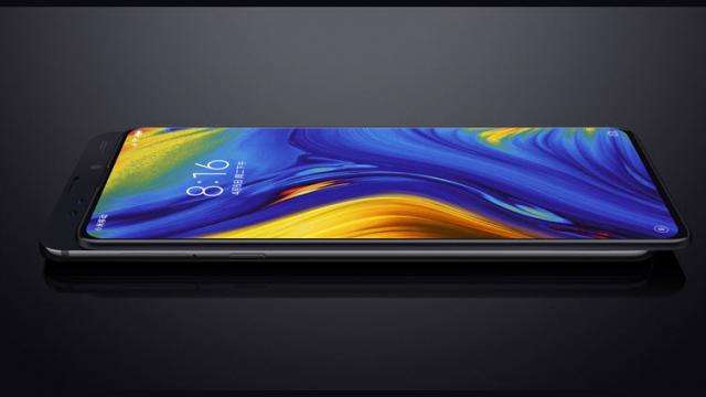 <b>Xiaomi Mi Mix 3 deja la precomandă în China! Este cel mai ieftin smartphone cu mecanism slider de pe piață</b>Săptămâna trecută cei de la Xiaomi au anunțat lansarea smartphone-ului Xiaomi Mi Mix 3, un terminal deosebit cu mecanism slider care de acum este disponibil și la precomandă. Detaliile despre acest telefon le-ați aflat deja, motiv pentru