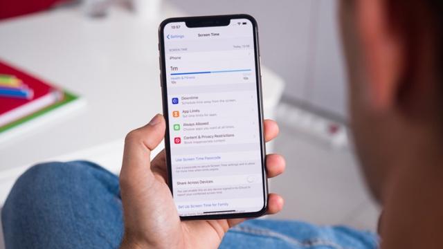 <b>iOS 12.1 soseşte mâine, 30 octombrie; Iată ce trebuie să ştii despre acest release</b>Mâine pe data de 30 octombrie avem programat atât evenimentul Apple, dar și startul actualizării la noul release iOS 12.1 pentru iPad-urile și iPhone-urile compatibile. În așteptarea lansării vă dezvăluim astăzi câteva dintre noile funcții 