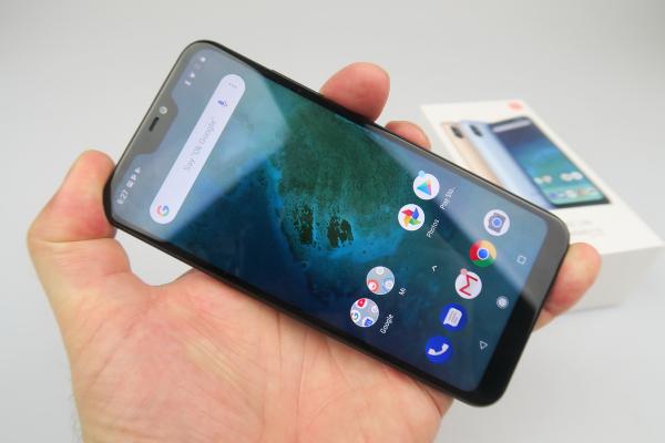 Xiaomi Mi A2 Lite primeşte Android 10, deşi Xiaomi iniţial infirmase asta; O petiţie a fanilor a pus presiune