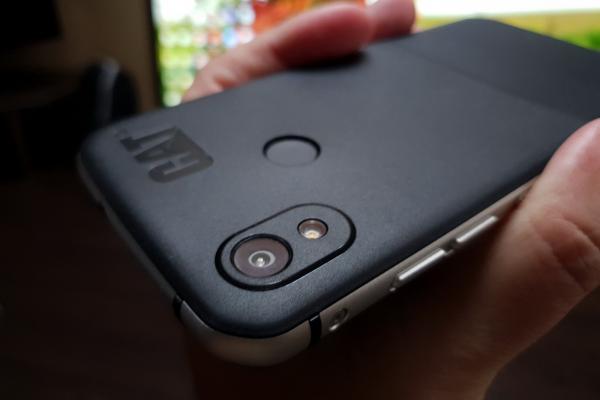 CAT S52: Camera de prim plan, ceva selfie şi Bokeh, poate un HDR mic