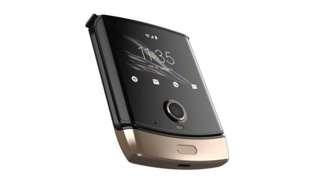 <b>Motorola RAZR 2019 ar putea sosi şi pe auriu potivit unor randări scăpate online</b>Teoretic Motorola RAZR 2019 începe să intre în magazinele din SUA mâine şi începe şi să fie livrat celor care au făcut precomandă anterior. Practic a început deja să ajungă la norocoşi de 