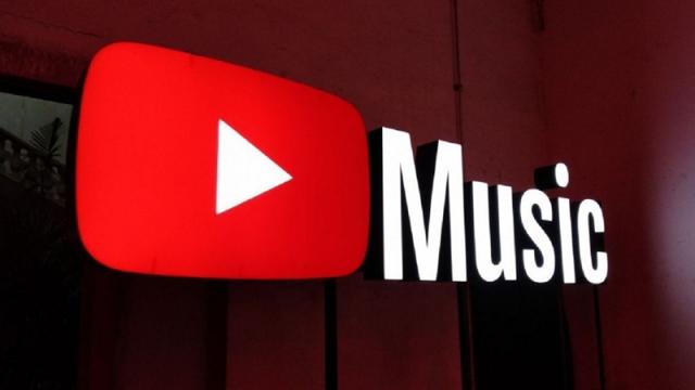 <b>YouTube Music afişează în sfârşit versuri pe ecranul "Now Playing", în aplicația de pe Android </b>YouTube Music a primit o funcţionalitate nouă, care îi permite să afişeze versuri pe ecranul "Now Playing" in aplicația de pe Android. Vestea a venit în cadrul conferinţei Google care detalia veniturile 