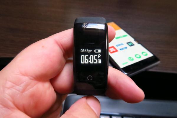 MGCOOL Band 2 Review: brăţară de fitness accesibilă ca preţ, funcţională şi destul de comodă, un pic zeloasă cu pedometrul (Video)