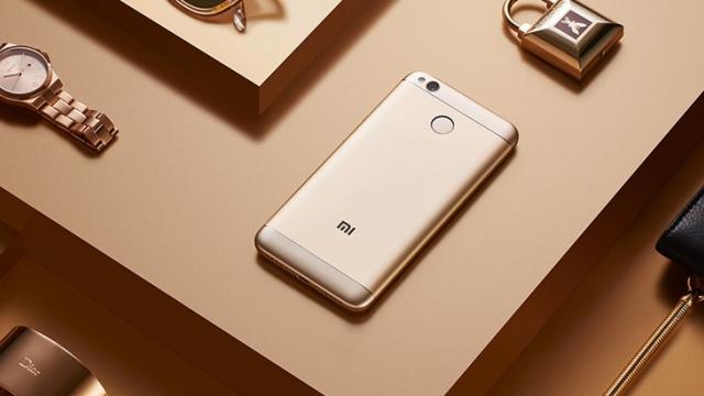 <b>Xiaomi Redmi 4X este smartphone-ul perfect pentru cei cu buget limitat; costă doar 530 lei la GearBest și vine cu baterie de 4100 mAh</b>În general smartphone-urile ce impresionează prin baterii generoase sunt și modele cu panouri de 5.5 inch sau chiar mai mari de atât. Există totuși și situații în care regăsim baterii puternice pe telefoane compacte să spunem, cum este cazul lui Redmi 4X