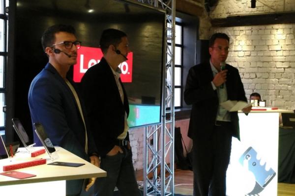 Lenovo lansează Moto Z în România, smartphone cu accesorii modulare foto, audio, proiector şi multe altele