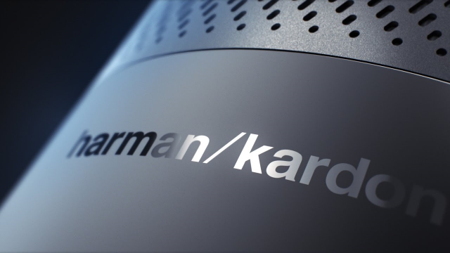 <b>Harman Kardon pregătește o boxă portabilă ce va aduce asistentul vocal Cortana la pachet</b>Târgul de tehnologie CES 2017 ce va avea loc în Las Vegas în perioada 5 - 7 ianuarie, ne-ar putea aduce și o boxă portabilă Harman Kardon cu integrare Cortana. Acest dispozitiv primește astăzi un teaser video și avem de-a face cu un rival interesant pentr