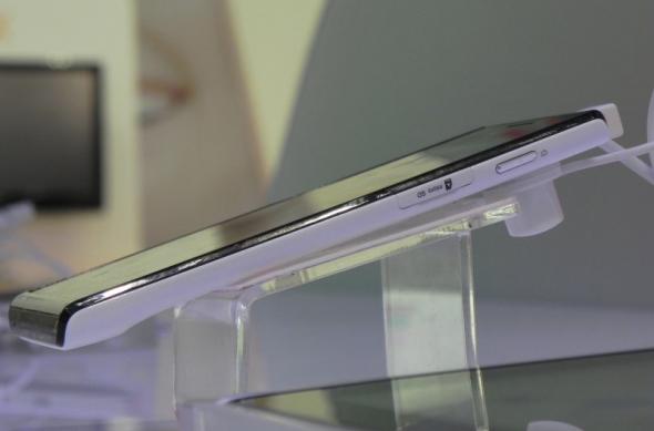 MWC 2012: Huawei Ascend P1 preview - telefon subțire cu Android 4.0, display Super AMOLED (Video): dscn0678jpg.jpg