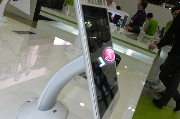 Acer Iconia A1-830 hands on preview: tabletă accesibilă cu carcasă din aluminiu și ecran de 7.9 inch (Retro MWC 2014 - Video): dscn5063jpg.jpg