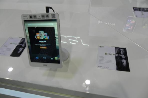 Acer Iconia A1-830 hands on preview: tabletă accesibilă cu carcasă din aluminiu și ecran de 7.9 inch (Retro MWC 2014 - Video): dscn5058jpg.jpg