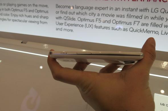 MWC 2013: LG Optimus F7 ni se prezintă la prima atingere (Video): lg_optimus_f7_11jpg.jpg
