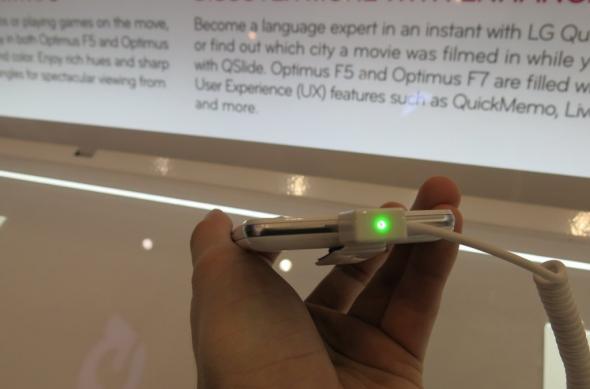MWC 2013: LG Optimus F7 ni se prezintă la prima atingere (Video): lg_optimus_f7_09jpg.jpg
