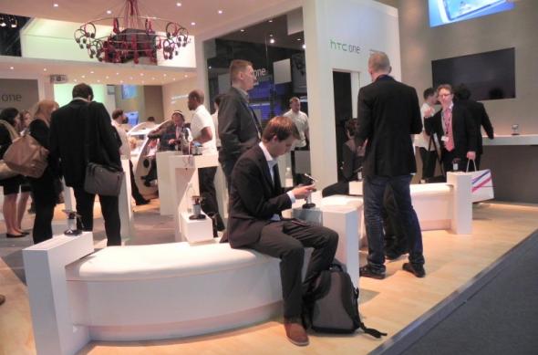 MWC 2012 - Standul HTC ni se prezintă cu dubstep și dans modern (Video): dscn0987jpg.jpg