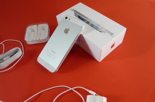 iPhone 5 unboxing Mobilissimo.ro - scoatem din cutie telefonul momentului, inaugurăm tehnologia nano SIM, cu unele probleme locale (Video): 20_iphone_5_unboxing_mobilissimojpg.jpg