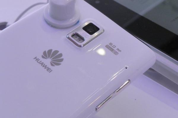 MWC 2012: Huawei Ascend P1 preview - telefon subțire cu Android 4.0, display Super AMOLED (Video)