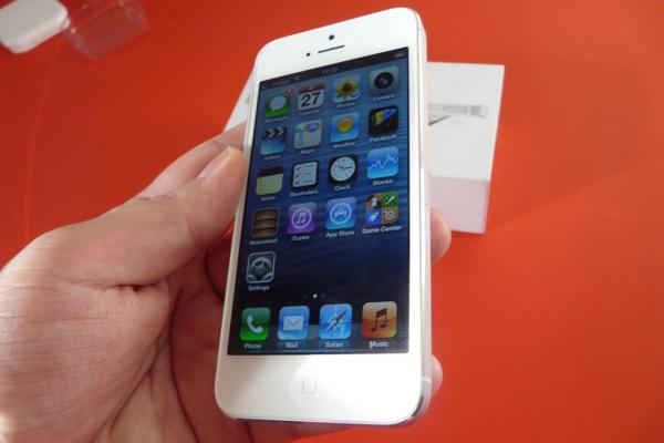 iPhone 5 unboxing Mobilissimo.ro - scoatem din cutie telefonul momentului, inaugurăm tehnologia nano SIM, cu unele probleme locale (Video)