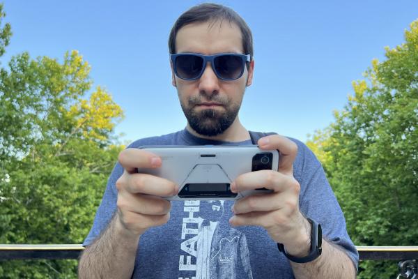 ASUS ROG Phone 6 Pro: Acustică stereo cu amplificare a paşilor în jocuri, AudioWizard cu 10 benzi de tunat