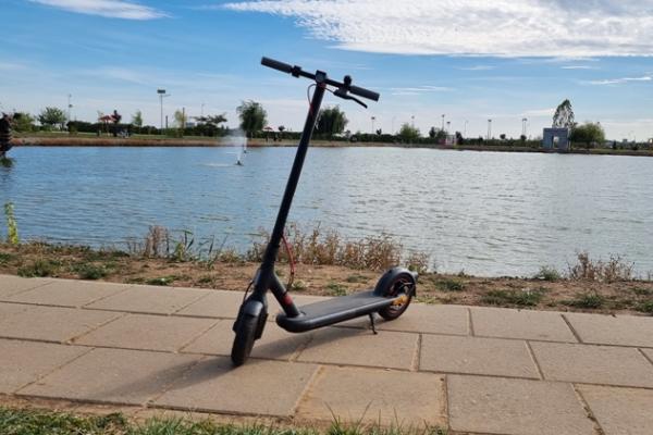 Prezentare Xiaomi Electric Scooter 4 Pro - Trotineta electrică pe care te poți baza, cu design robust și autonomie excelentă