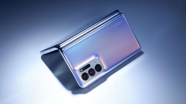 <b>OPPO va lansa două telefoane pliabile până la finalul acestui an; S-ar afla în pregătire Find N2, iar un prim model cu clapetă a intrat în fază de producție</b>La finalul anului 2021 am avut parte de o surpriză din partea OPPO. Compania lansa primul său smartphone pliabil - OPPO Find N. A primit chiar o recenzie detaliată din partea noastră, deși nu se vinde oficial la nivel global, ci doar în China