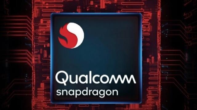 <b>Qualcomm Snapdragon 8 Gen 2 apare cu specificaţii diferite, e aşteptat să debuteze în noiembrie</b>În această vară am aflat detalii despre nucleele procesorului Qualcomm Snapdragon 8 Gen2, care se va regăsi pe toate telefoanele flagship care contează din 2023. Pe atunci zvonacul Digital Chat Station afirmă că acest CPU va sosi 