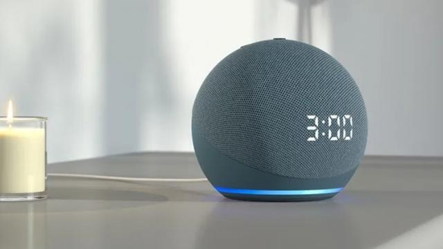 <b>Amazon anunță noua generație de boxe inteligente Echo Dot, acum cu integrare Eero Mesh pentru îmbunătățirea semnalului WiFi</b>Vă spuneam într-un articol precedent că Amazon a anunțat astăzi multe dispozitive. Ei bine, pe lângă noul dongle Fire TV Cube (4K) și tableta cu display E-Ink Kindle Scribe, au fost prezentate și noi boxe inteligente Echo Dot, ajunse la generația a 5-a