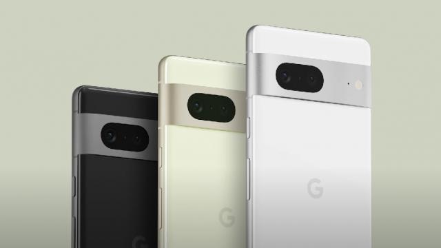 <b>Google Pixel 7 primește un teaser video nou și aflăm cât va costa în SUA și Europa, cu diferențe mici între cele două sume</b>Cu pași repezi ne apropiem și de lansarea lui Pixel 7, noul flagship Google care va sosi în două variante, una de bază și o alta Pro care va avea extra bunătăți la nivel de cameră și ecran. Ambele împart un procesor Tensor de nouă generație