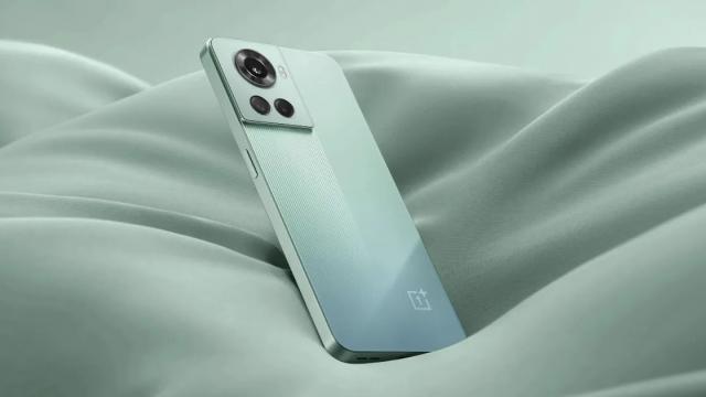 <b>OnePlus 11R se află în pregătire, iar specificațiile sale au ajuns deja pe web! Ar aduce CPU Snapdragon 8+ Gen 1, alimentare la 100W</b>Se discută de ceva timp și despre lansarea seriei de telefoane OnePlus 11. Conform zvonurilor, compania ar urma să lanseze cel puțin un flagship până la finalul acestui an. Totuși, lineup-ul ar include modele ca OnePlus 11 Pro, 11T și 11R. Varianta Pro