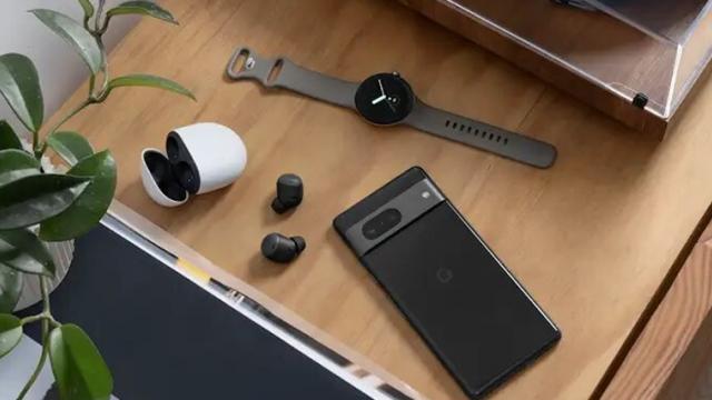 <b>Iată cum poți urmări live evenimentul Google de pe 6 octombrie, de la ora 17:00 (ora României), cu Pixel 7, Pixel 7 Pro și Pixel Watch ca noutăți</b>Pe finalul acestei săptămâni mai avem un eveniment important notat în calendar și anume lansarea seriei de telefoane Pixel 7, compusă din modelul de bază Pixel 7 și varianta Pixel 7 Pro care are extra bunătăți la nivel de cameră. Evenimentul 