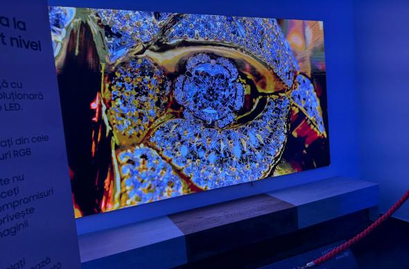 Samsung AI timp pe plus+: Televizor 150.000 euro: TV (1).jpg