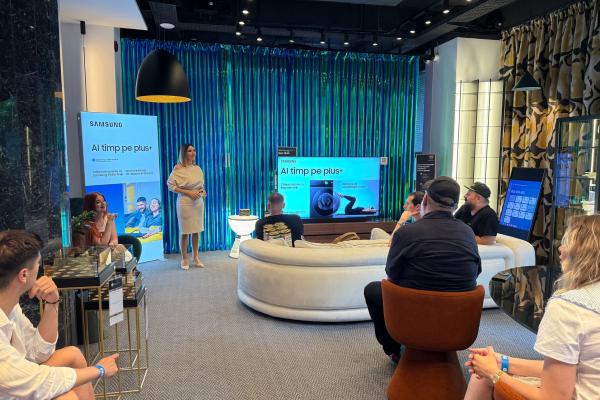 Samsung AI timp pe plus+: Surfagerie