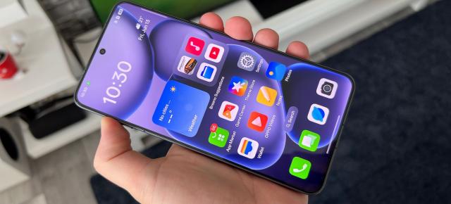 OPPO Find X8 Ultra: Display și mai mare, cu muchii înguste, plat și cu rezoluție QHD+