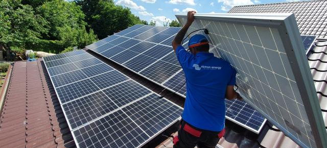 Programul Casa Verde, tras pe dreapta; Românii vor plăti integral pentru panourile fotovoltaice