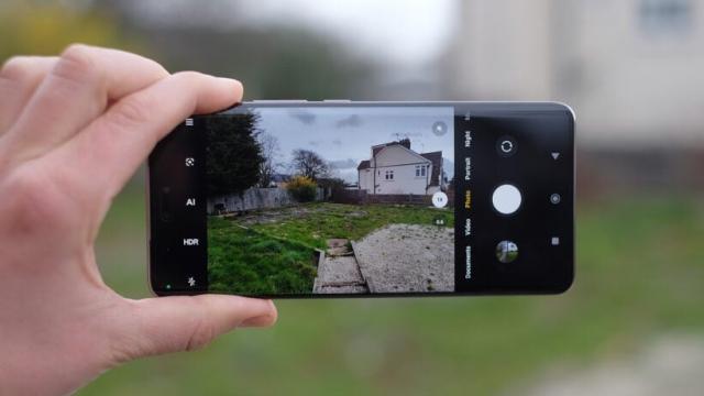 <b>Xiaomi aduce peste 600 de optimizări în aplicația de Cameră; Redesign masiv odată cu noul HyperOS</b>Xiaomi tocmai a anunțat unul dintre cele mai mari upgrade-uri software de până acum pentru aplicația sa de cameră. Pare că vorbim despre o „redesenare” majoră, noul update urmând să ajungă pe mai mult de 40 de telefoane din portofoliu