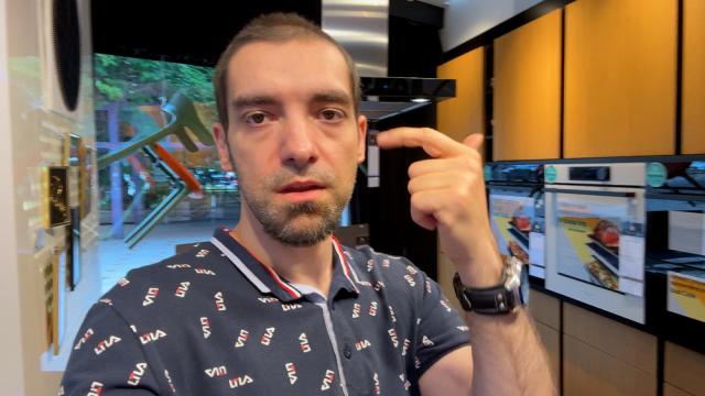 <b>Am vizitat showroom-ul Kuziini din București; Tur printre electrocasnicele smart Samsung care promit să economisești timp și energie</b>Am fost la showroom-ul Kuziini din zona Piața Alba Iulia, București, un loc cunoscut anterior pentru personalizarea mobilierului de bucătărie, care acum s-a transformat într-un spațiu dedicat electrocasnicelor smart Samsung. Totul e interconectat prin..