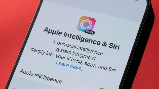 <b>Siri ar putea primi în sfârșit un upgrade serios! Apple analizează colaborări cu OpenAI și Anthropic</b>Apple ia în calcul o schimbare neașteptată de direcție în strategia sa în ceea ce privește inteligența artificială. În loc să folosească modele proprii, compania discută cu OpenAI și Anthropic pentru a implementa funcții AI în Siri, conform unui raport