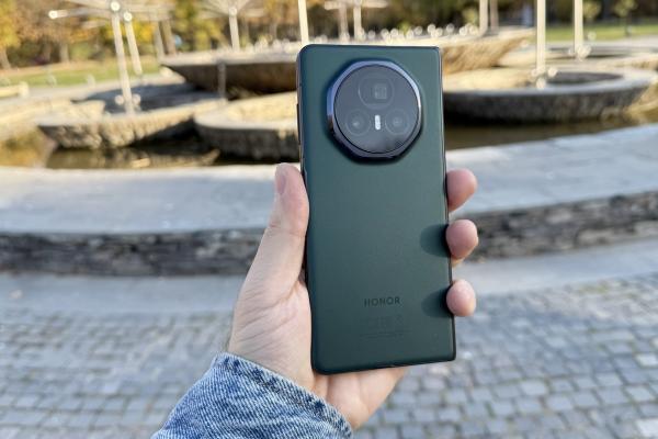 HONOR Magic V3: Camera greu de întrecut în segmentul pliabilelor acum